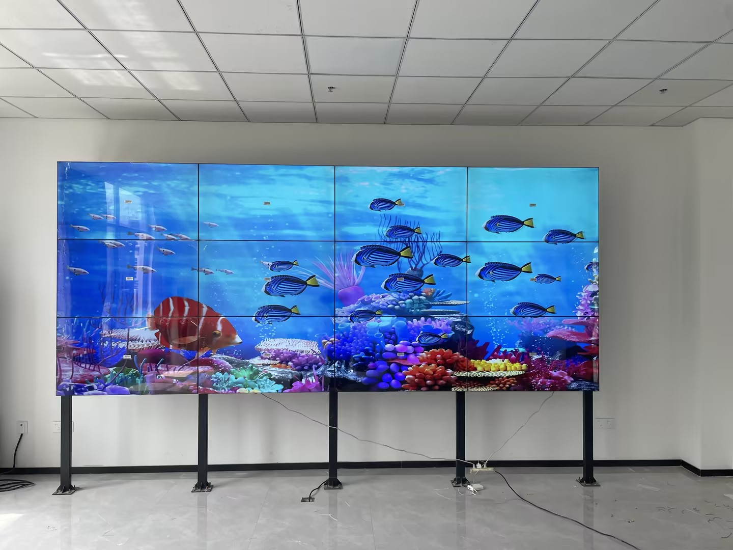 55寸3*4极悦注册落地支架安装完成！
